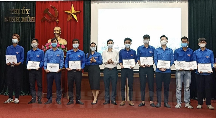 Kinh Môn tổ chức thi ảnh ''Sắc xanh thanh niên tình nguyện''